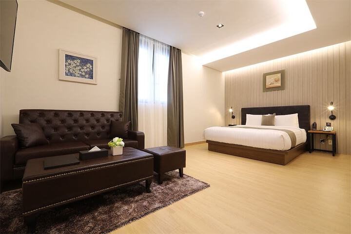 Room 13 of 84
