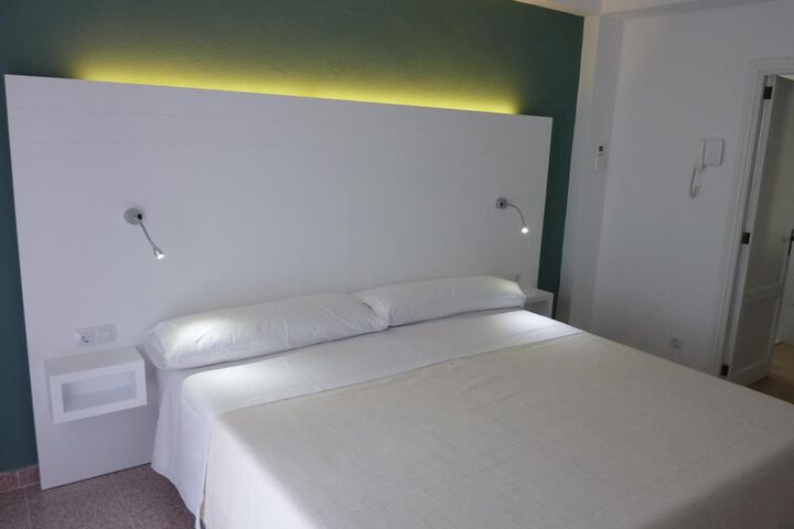 Room 9 of 26