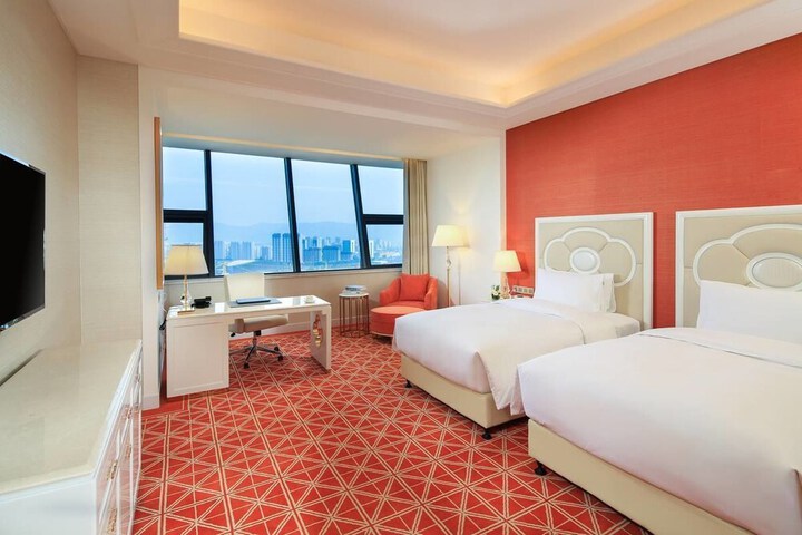 Room 9 of 43
