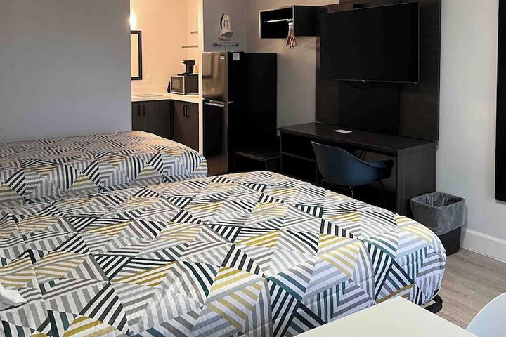 Room 10 of 16