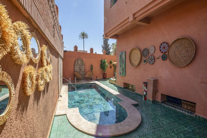 Pool 20 of 24