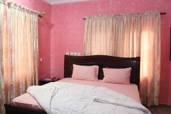 Room 12 of 68