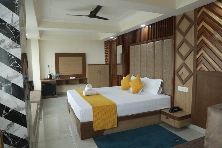 Room 14 of 40