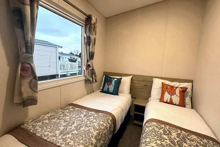 Room 2 of 18