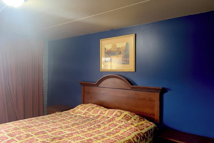 1 King Bed (4 of 11)