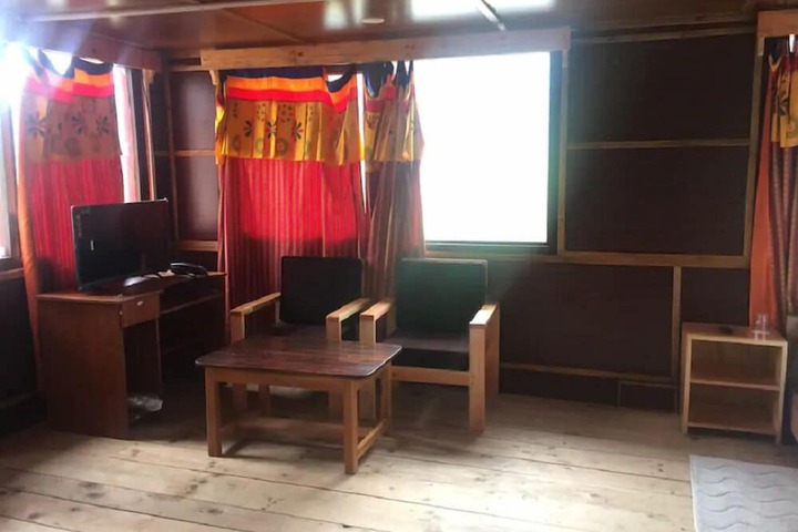 Room 2 of 18