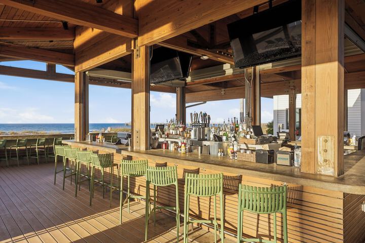 Poolside bar
