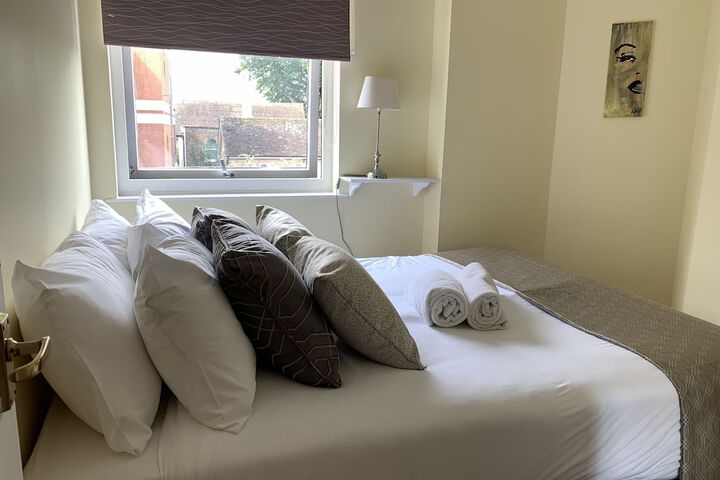 Room 8 of 38
