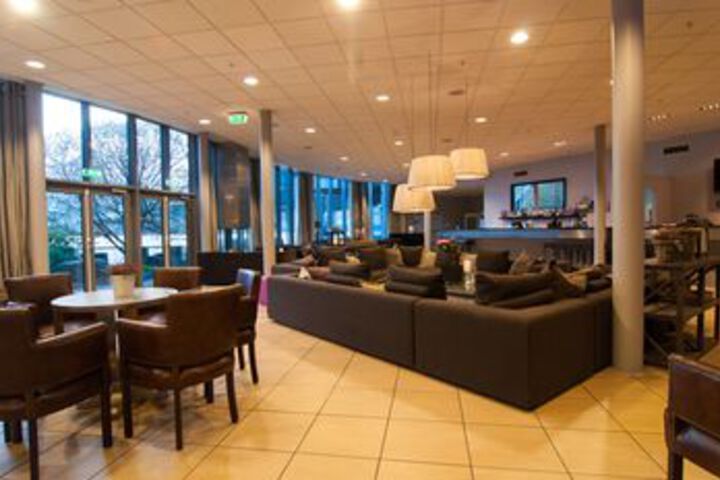 Lounge 51 of 89