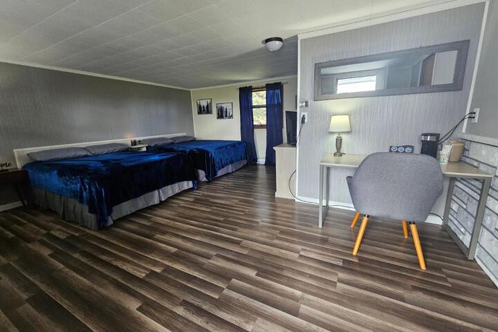 Standard Room, King or Two Doubles (3 of 5)