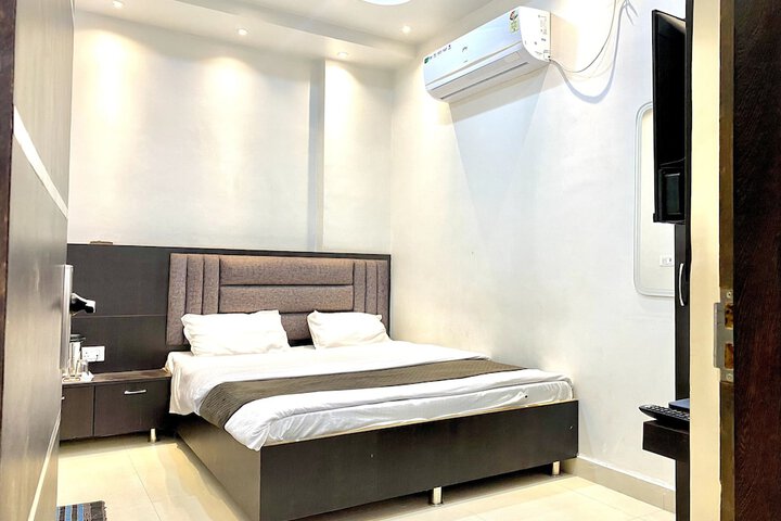 Room 9 of 22