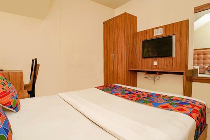 Room 15 of 27