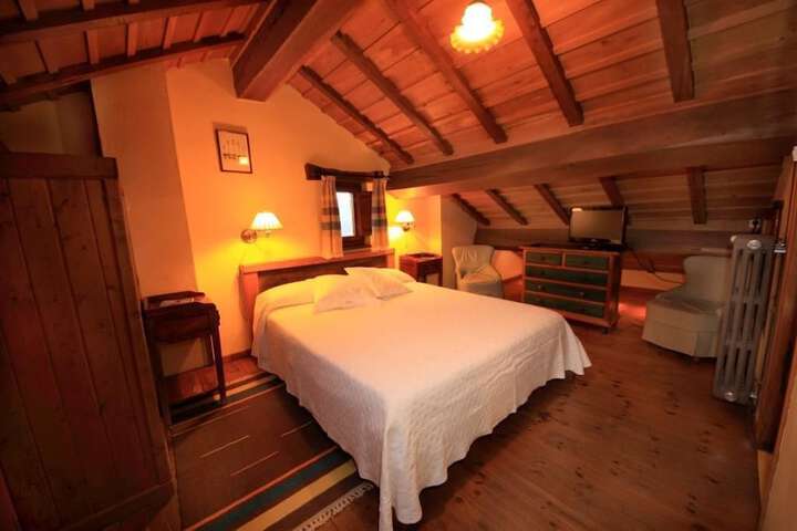 Room 3 of 114