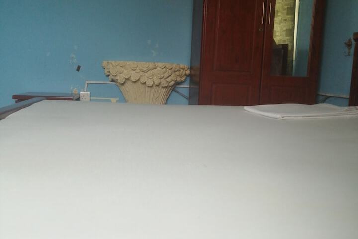 Room 13 of 35
