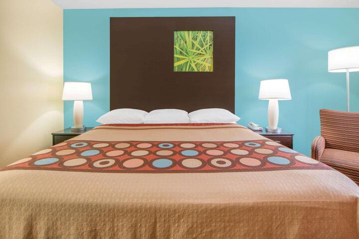 1 King Bed (15 of 15)