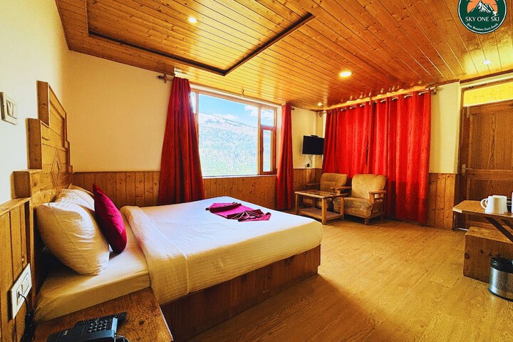 Room 3 of 16