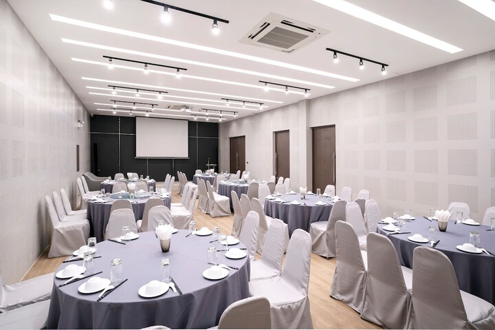 Ballroom/Hall 45 of 54