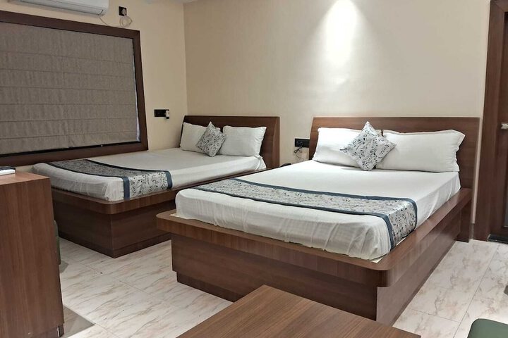 Room 4 of 18