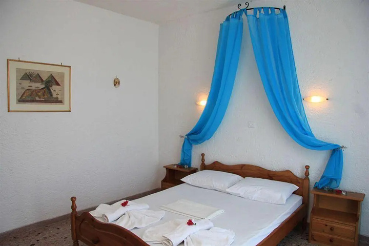Room 5 of 11