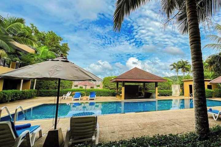 Hotel Pool