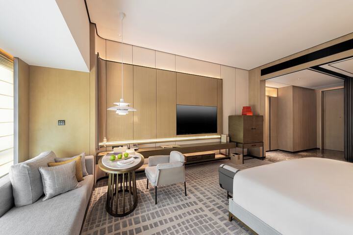 Room 10 of 90