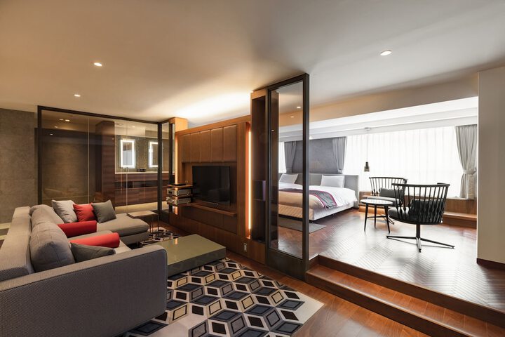 Room 15 of 103
