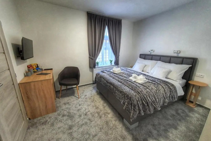 Room 25 of 25