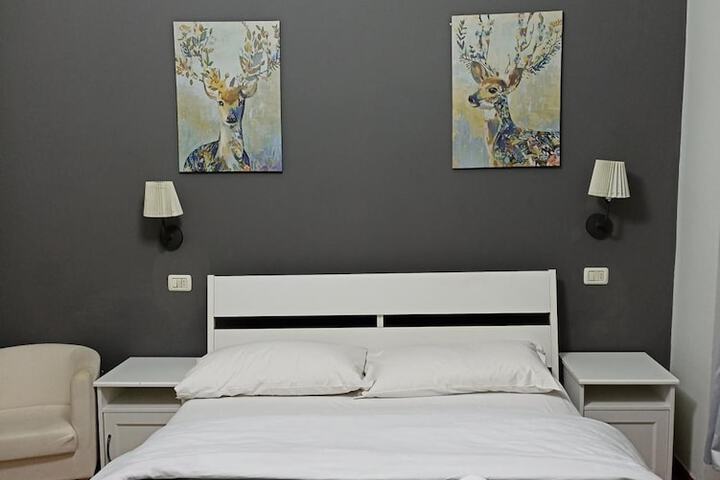 Room 32 of 48