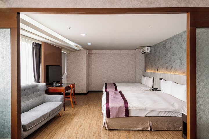 Room 25 of 92