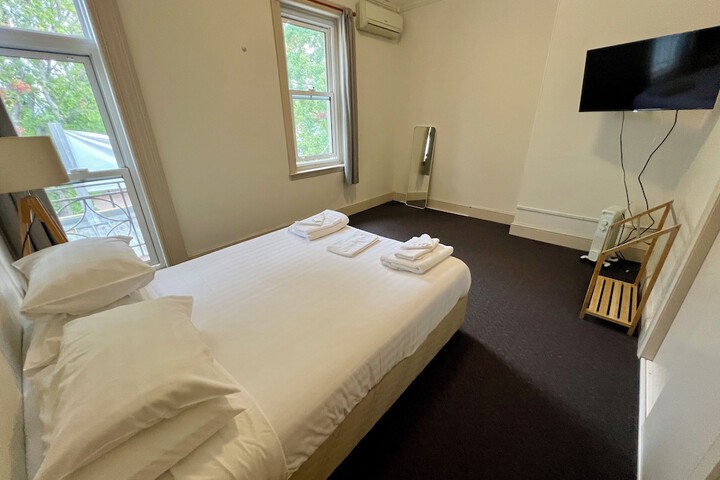 Room 16 of 38