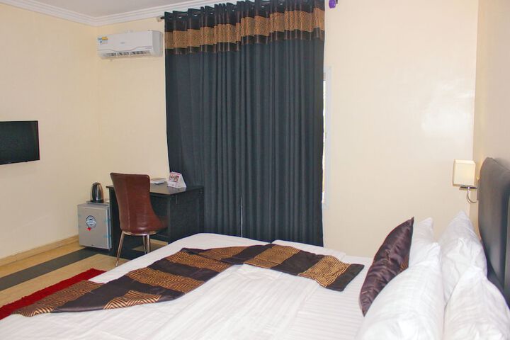 Room 26 of 93