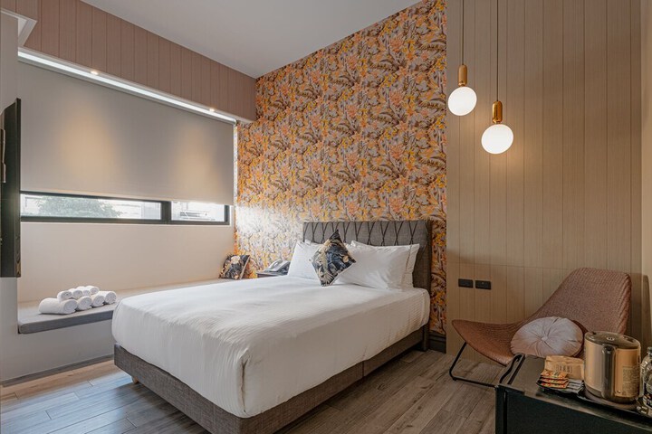 Room 14 of 37