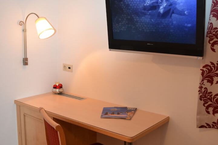 Room 10 of 74
