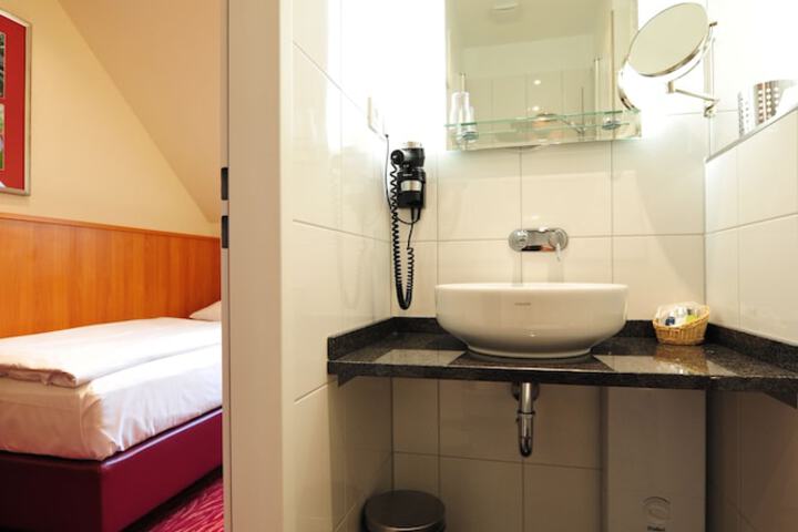 Room 12 of 20