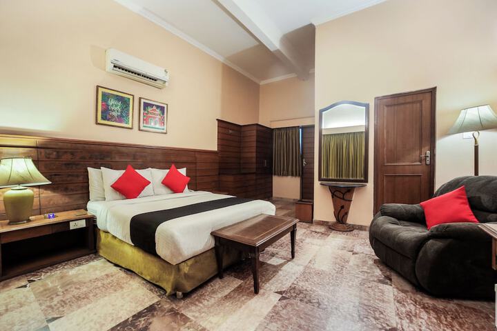 Room 6 of 30