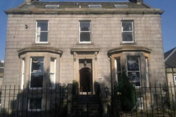 ABBOTS HOUSE BB