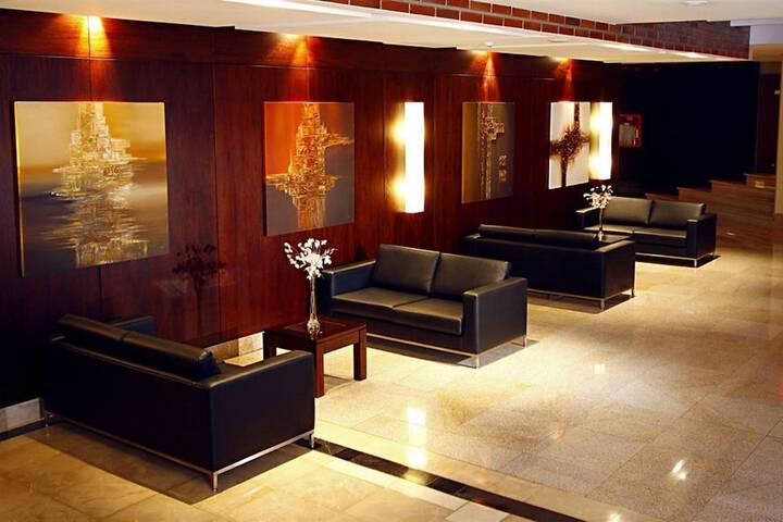 Entrance & Lobby