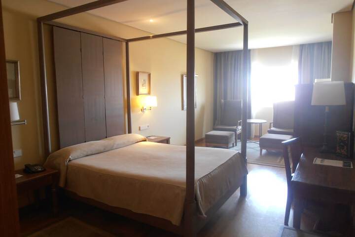 Room 27 of 73
