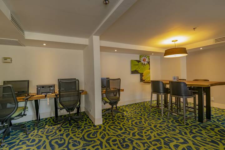 Business Center 50 of 61