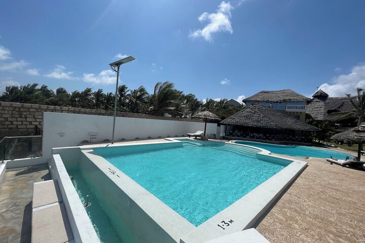 Pool 32 of 71
