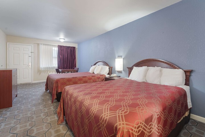 Room 10 of 33