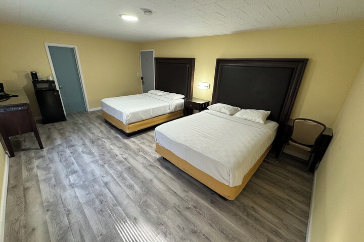 Room 5 of 10