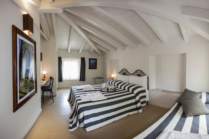 Room 8 of 34
