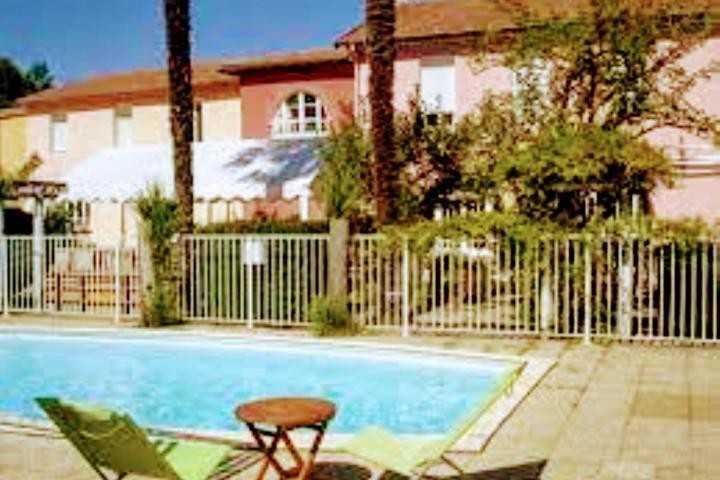 Le Castel dolmes