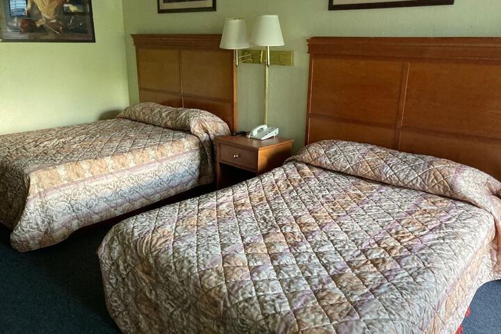 Room 10 of 25
