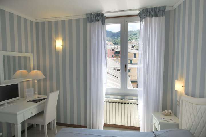Room 35 of 141