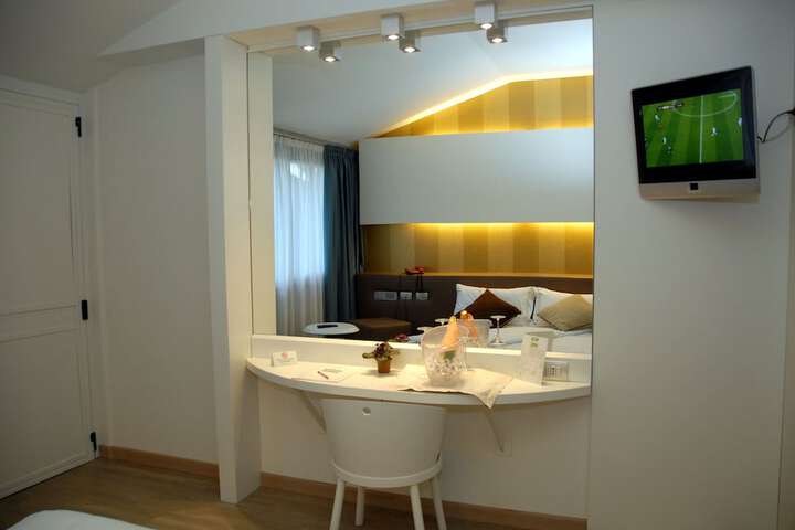 Room 7 of 42