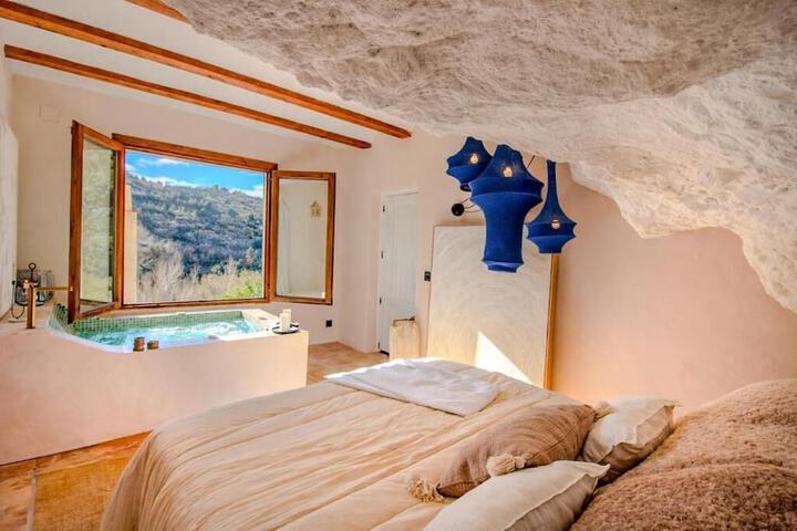 Room 2 of 47
