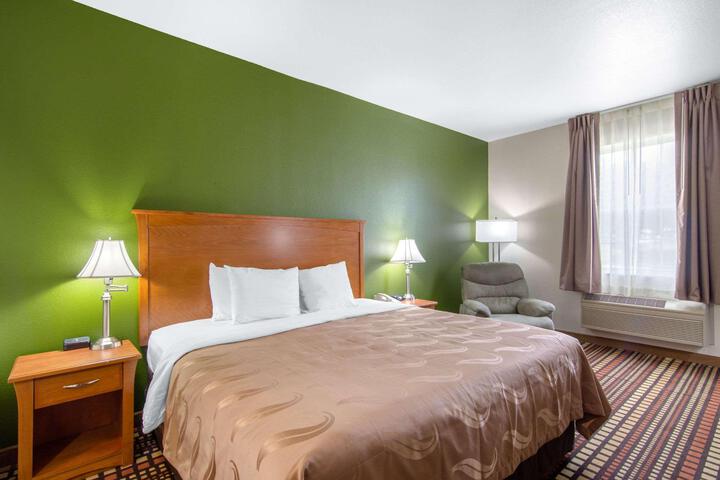 Queen Bed Accessible (7 of 9)