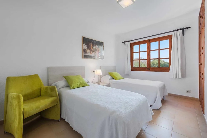 Room 2 of 14